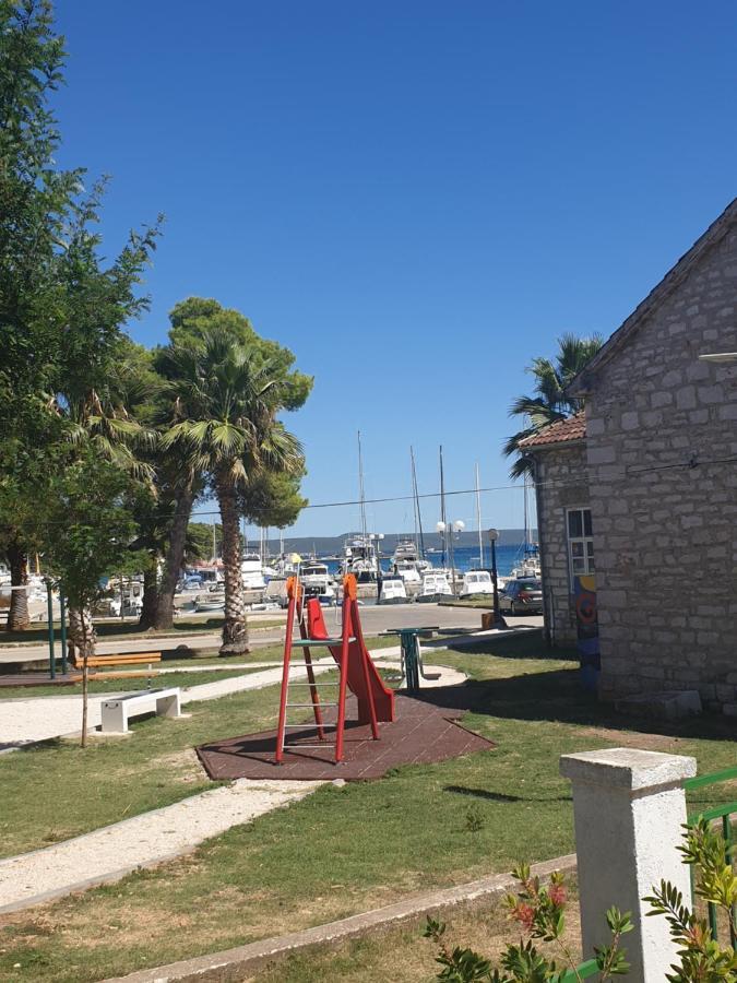 Apartments Martinovic By The Sea Kukljica Esterno foto