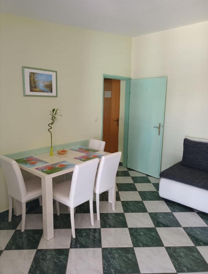 Apartments Martinovic By The Sea Kukljica Esterno foto
