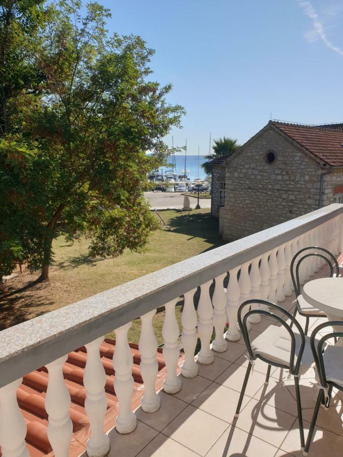 Apartments Martinovic By The Sea Kukljica Esterno foto