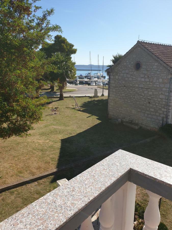 Apartments Martinovic By The Sea Kukljica Esterno foto